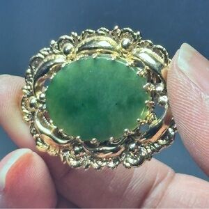 Vintage-Inspired Green Chalcedony Brooch Natural Stone Gold Tone 1375 R